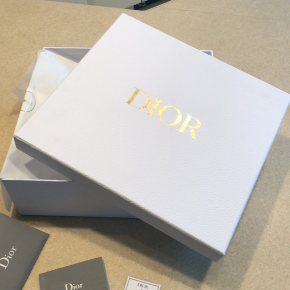DIOR LARGE COUTURE GIFT BOX AND EXTRAS - Picture 6 of 16